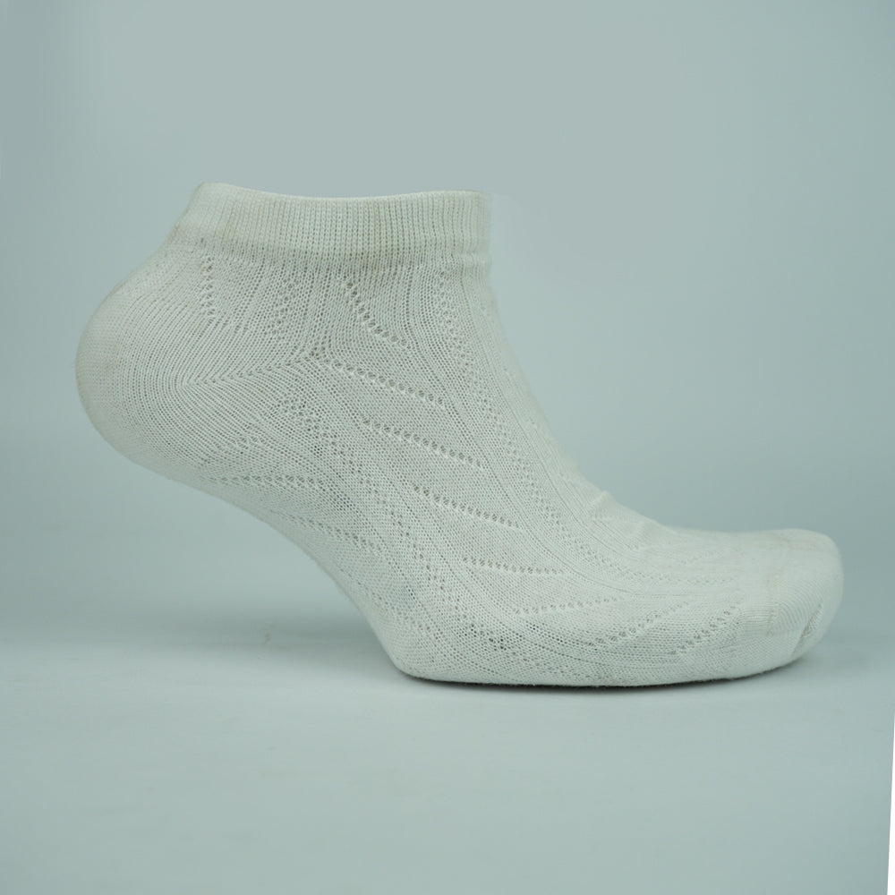 Women White Cable Knit Ankle Socks