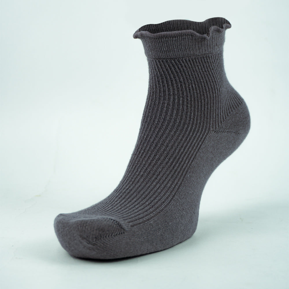 Women Ruffle Trim Ribbed Ankle Socks