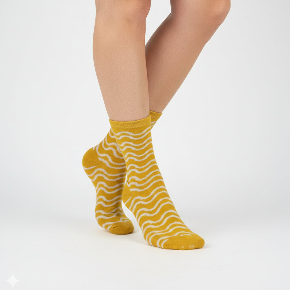 Women Yellow Wave Pattern Crew Socks